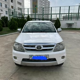 Toyota Fortuner 2008