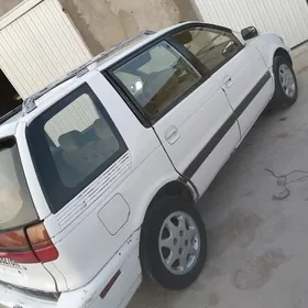 Mitsubishi Chariot 1993