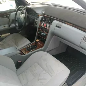 Mercedes-Benz 230E 1997