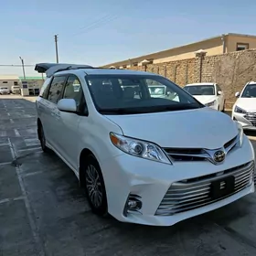 Toyota Sienna 2020