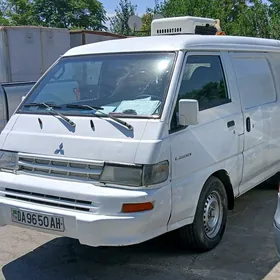 Toyota Hiace 2004