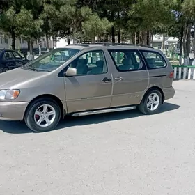 Toyota Sienna 1999