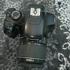 canon 1100 D