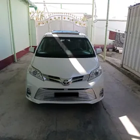 Toyota Sienna 2020