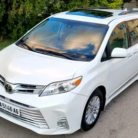 Toyota Sienna 2020