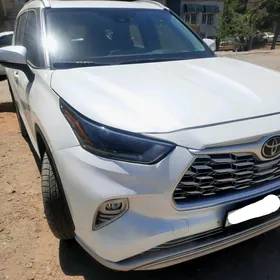 Toyota Highlander 2021