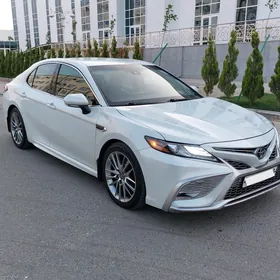 Toyota Camry 2021