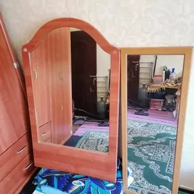 Yuz gorilyan ayna