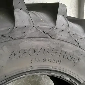 Traktor  420/85R30 320/85R24