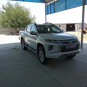 Mitsubishi L200 2021