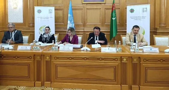 Эксперты прикаспийских стран проходят курс по устойчивому развитию и управлению