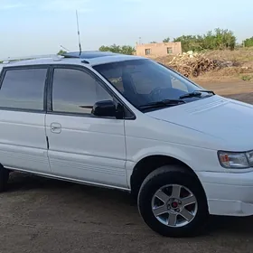 Mitsubishi Chariot 1991