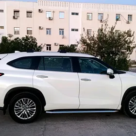 Toyota Highlander 2021