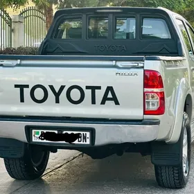 Toyota Hilux 2014