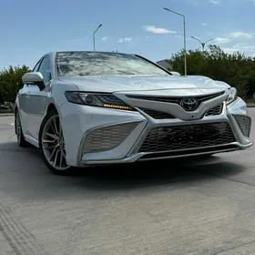 Toyota Camry 2021