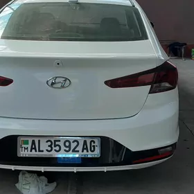 Hyundai Elantra 2020