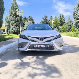 Toyota Camry 2021