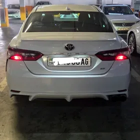 Toyota Camry 2021