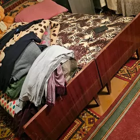 кровать ,двуспальная