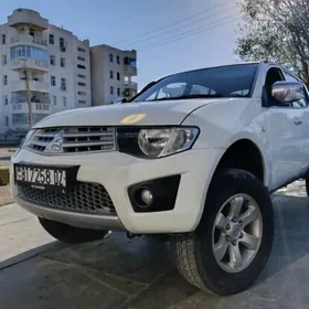 Mitsubishi L200 2010