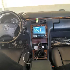 Mercedes-Benz E320 1998