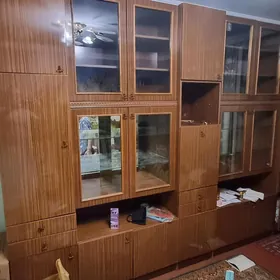 Стенка, шифоньер и стол