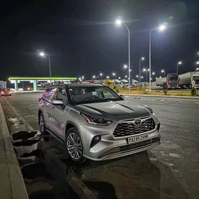 Toyota Highlander 2021