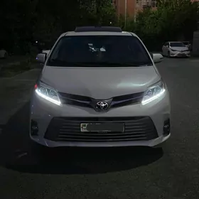 Toyota Sienna 2018