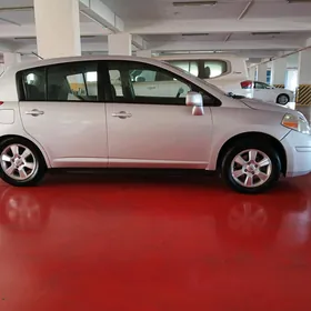 Nissan Versa 2012