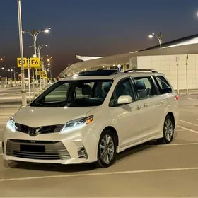 Toyota Sienna 2019