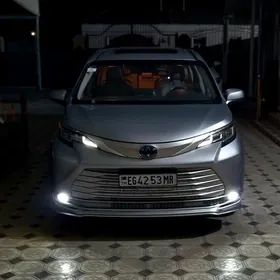 Toyota Sienna 2022
