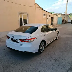 Toyota Camry Hybrid 2020