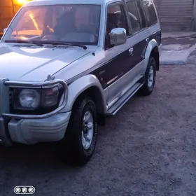 Mitsubishi Pajero 1993