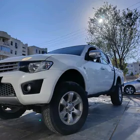 Mitsubishi L200 2010