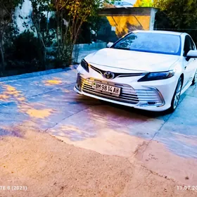Toyota Camry 2021