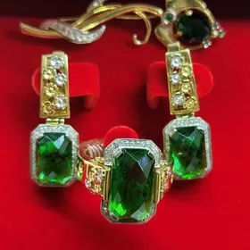 gyzyl yerewan kamplekt broşka