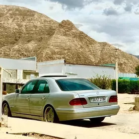 Mercedes-Benz E320 2000