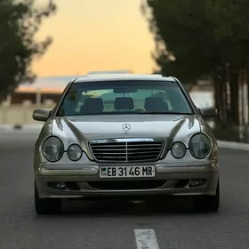 Mercedes-Benz E320 2001