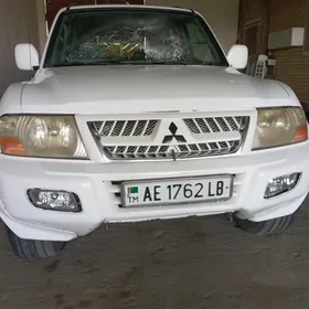 Mitsubishi Montero 2002