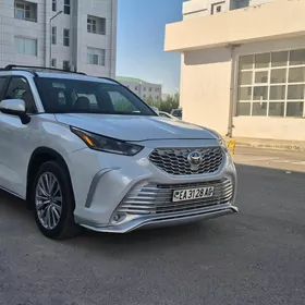 Toyota Highlander 2021