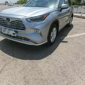 Toyota Highlander 2021