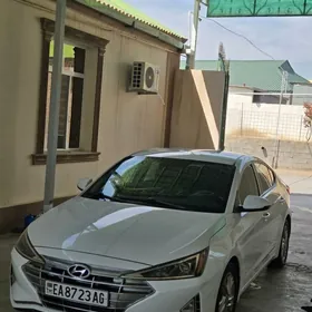Hyundai Elantra 2019