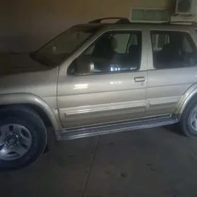 Nissan Pathfinder 1999