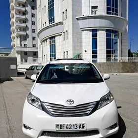 Toyota Sienna 2016