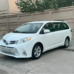 Toyota Sienna 2017