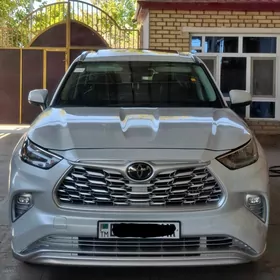 Toyota Highlander 2021
