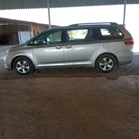 Toyota Sienna 2016