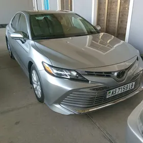Toyota Camry 2019