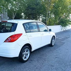 Nissan Versa 2011
