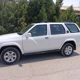 Nissan Pathfinder 2000